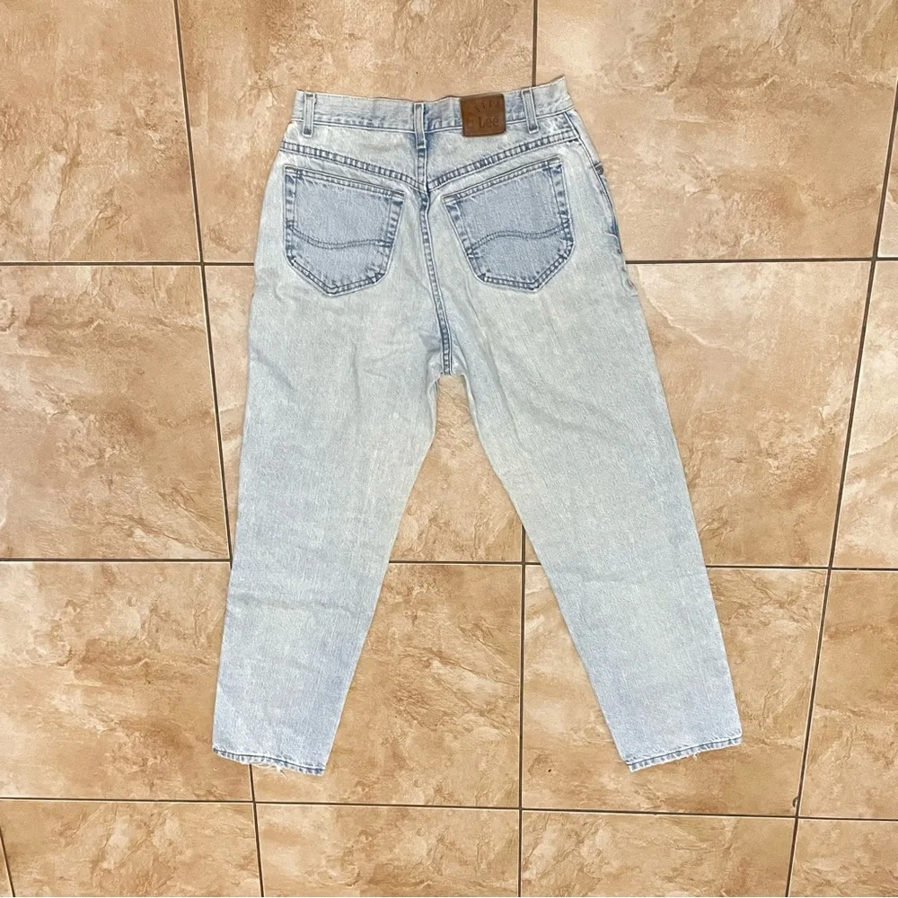 Vintage 90’s LEE Riveted Vintage High-Rise Light Wash Mom Jeans 28 waist - Picture 4 of 6